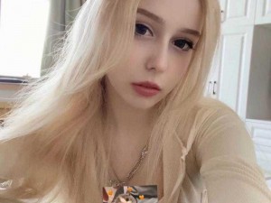 乌克兰 18 嫩白美女裸交，进口自乌克兰的优质美女，肌肤如羊脂白玉般纯净嫩白，带给你不一样的视觉体验