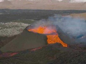 冰山熔岩：神秘现象揭示自然奥秘与地质变迁的壮丽画卷